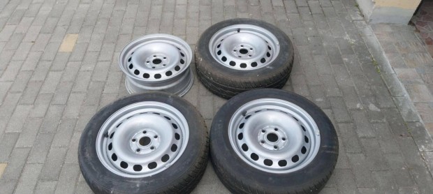 VW Touran acél felni téli gumival