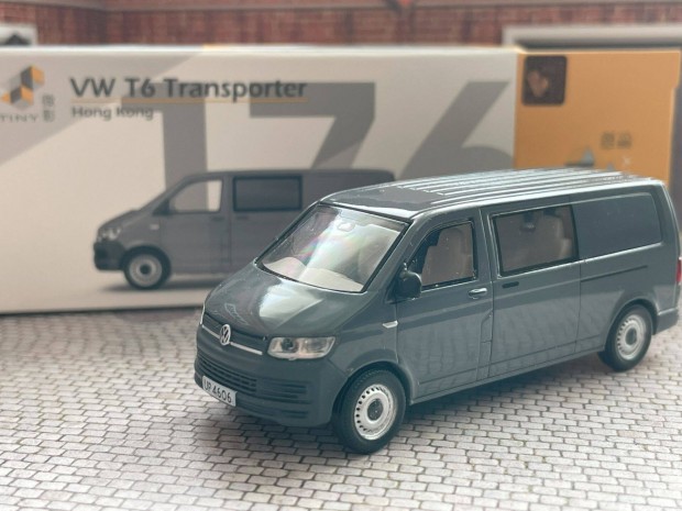 VW Transporter T6 modell aut - Tiny Toys 1:64 mret