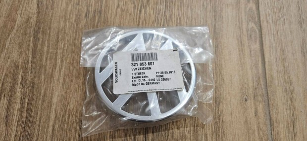 VW Volkswagen Golf II Jetta II Passat Polo d�szr�cs embl�ma 321853601