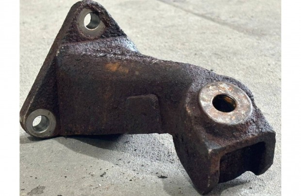 VW Volkswagen LT 2.8 02- Bal motortartó bak motortartóbak konzol 8669