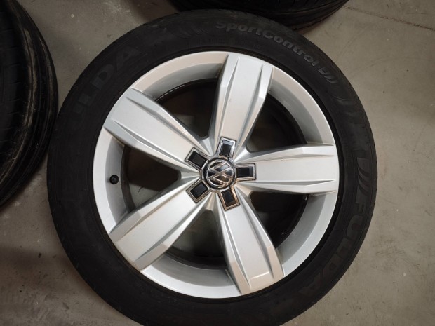 VW Volkswagen gyári alufelni gumival 17"