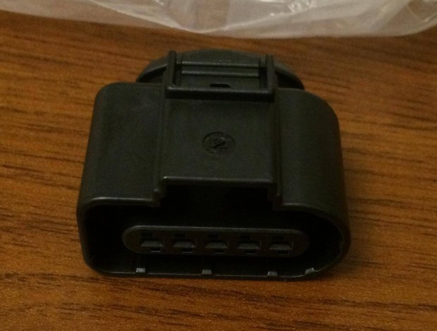 VW, Audi, Skoda, Seat gy�ri �j 5 �rintkez�s csatlakoz�h�z 8K0973705