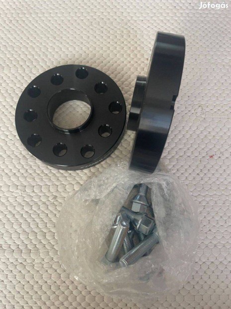 VW, Audi, Skoda nyomtávszélesítő 5x112 5x100 új csavarral 2db 30mm Új