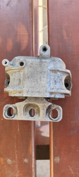 VW, Seat Leon Bxw motor tartó bakk