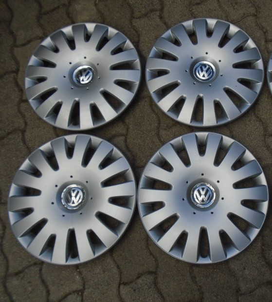 VW, Volkswagen 16" gyári dísztárcsa garnitúra