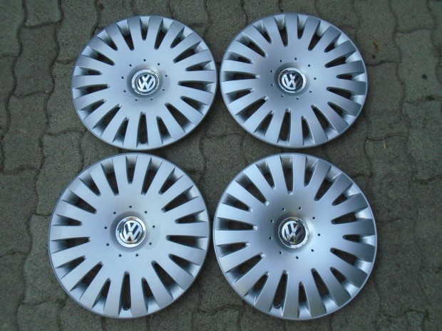 VW, Volkswagen 16 collos gyári dísztárcsa garnitúra