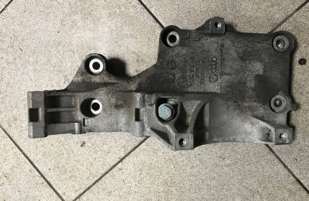 VW csoport Golf V 2,0 PD Bkd - generátor konzol 03G 903 143 A