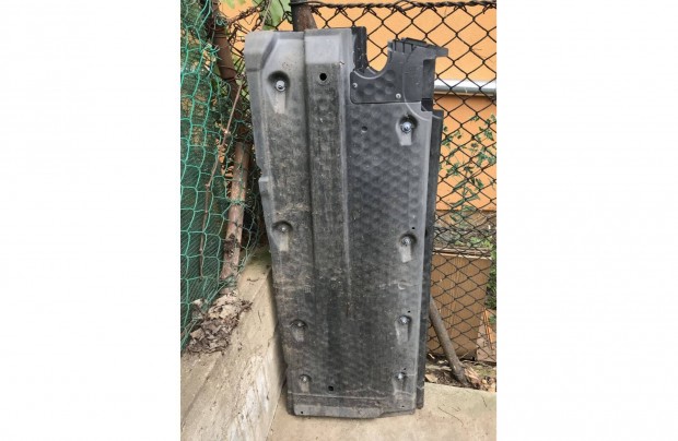 VW csoport Golf V _ bal padllemez takar 1K0 825 211 E