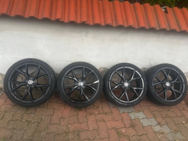 VW gyári alufelni Estoril 235/35 R19 Bridgestone Potenza nyári gumi