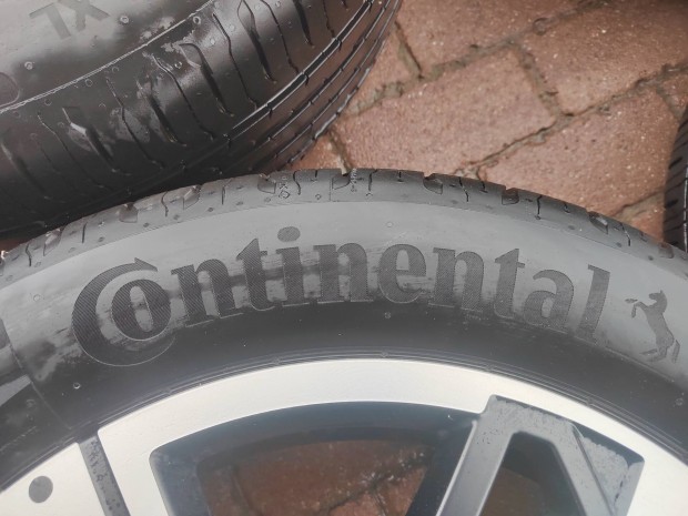 VW gyári új állapotú 17col alufelni 215/55r17 Continental nyári