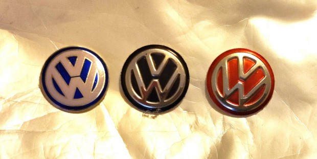 VW indítókulcs (autó kulcs) embléma 14, 10 mm-es kék, fekete, piros
