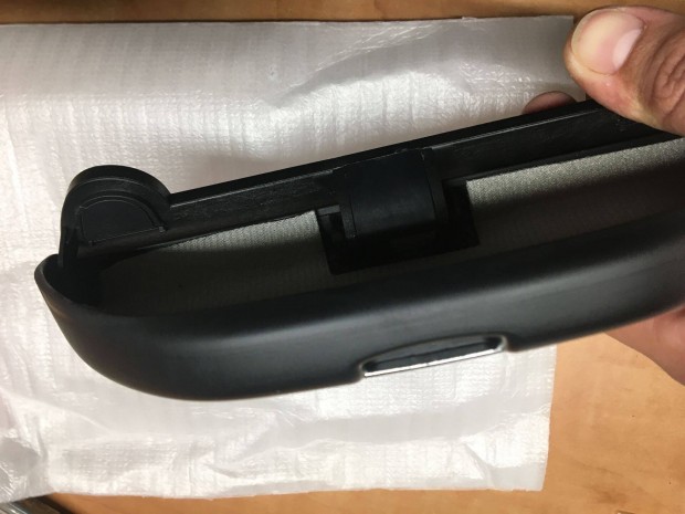 VW konszern napszemüveg/szemüveg tartó