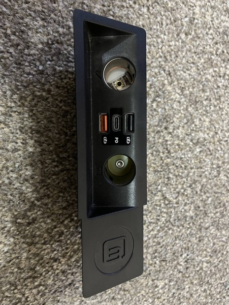 VW passat b8 usbs aljzat