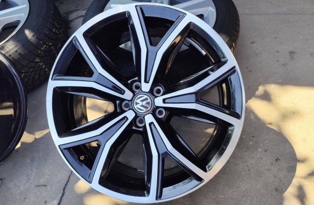 VW t-cross polo taigo Skoda kamiq Fabia gyári alufelni 5x100 18"