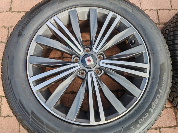 VW tiguan gyri 18col alufelni 225/55r18 tli seat skoda 