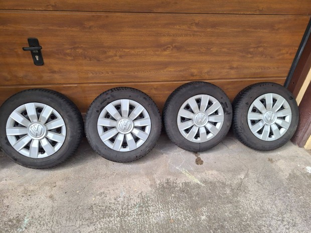 VW up!, e-up! gyári acélfelnik új négyévszakos gumikkal (165/70 R14) !