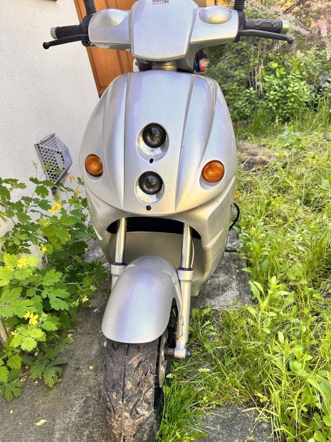 V-Moto E-Max 90S elektromos robog