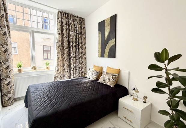 V. Ker�let, Ir�nyi utca, 49 m2-es, t�rsash�zi lak�s, 2 szob�s