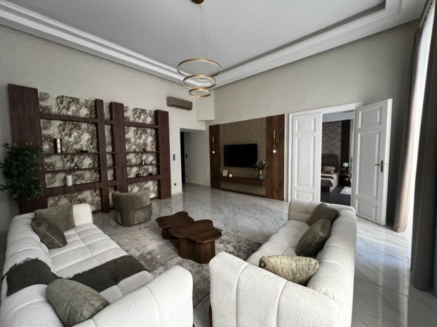 V. Ker�let, Okt�ber 6 utca, 183 m2-es, t�rsash�zi lak�s, 5 szob�s