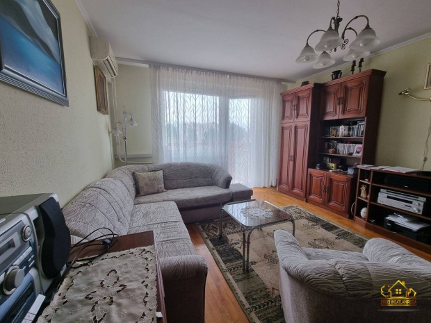 V. emeleti erk�lyes panellak�s Angyalf�ld�n! 1134