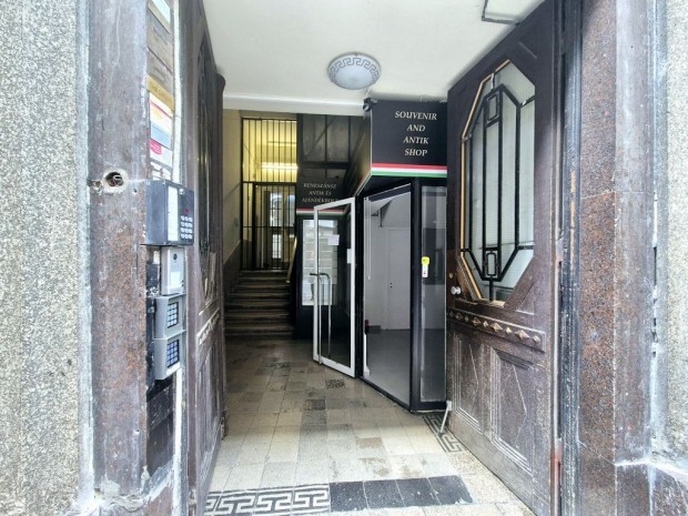 V. ker�let s�t�l�utc�j�ban FEL�J�TOTT �zlethelyis�g elad�