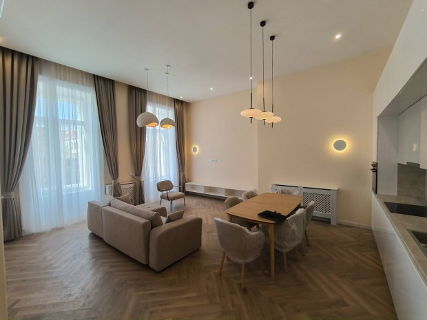 V.ker, Belváros Szívében, Oktober 6 Utca 90m2 Luxus Lakás Eladó