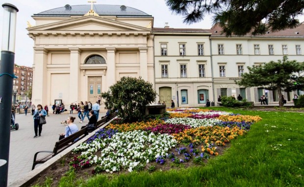 V.kerlet,Belvros Szvben, Dek Tr Melegkonyhs zlethelyisg Kiad