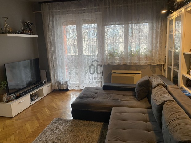 V�c, 2 szoba, nagy erk�ly, saj�t gar�zs!