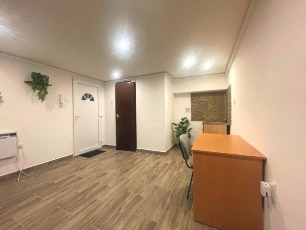 V�c, Dr.Cs�nyi L�szl� k�r�t, 33 m2-es, t�rsash�zi lak�s, 1 szob�s