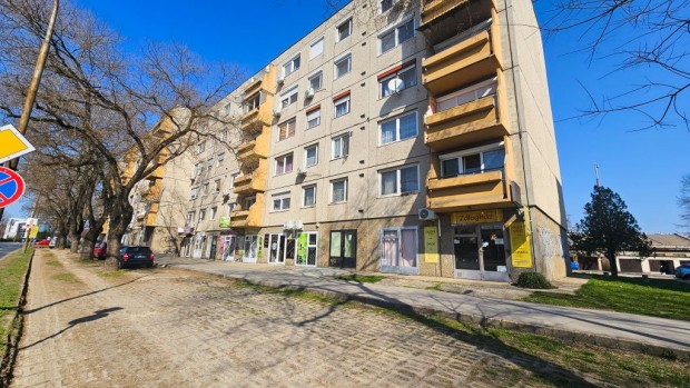 V�c, K�t� utca, 53 m2-es, t�rsash�zi lak�s, 2 szob�s, j� �llapot�