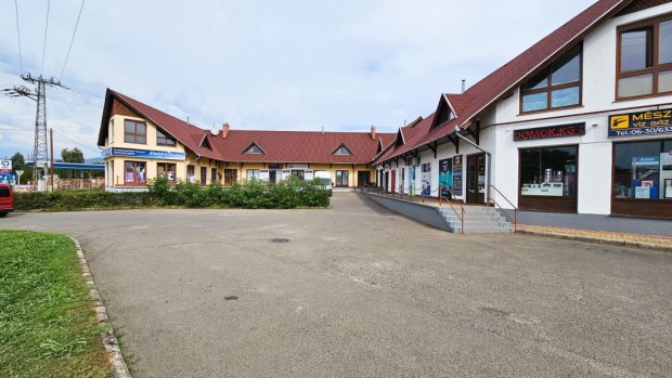 V�c, Szent L�szl� �t, 761 m2-es, �zlet �zleth�zban, j� �llapot�