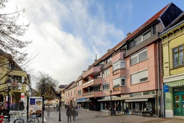 V�c belv�ros�ban erk�lyes lak�s elad�!