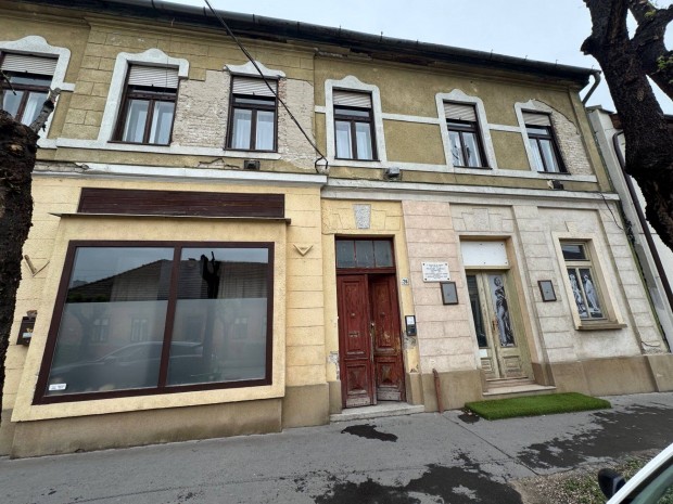 V�c belv�rosi 60nm lak�s elad�