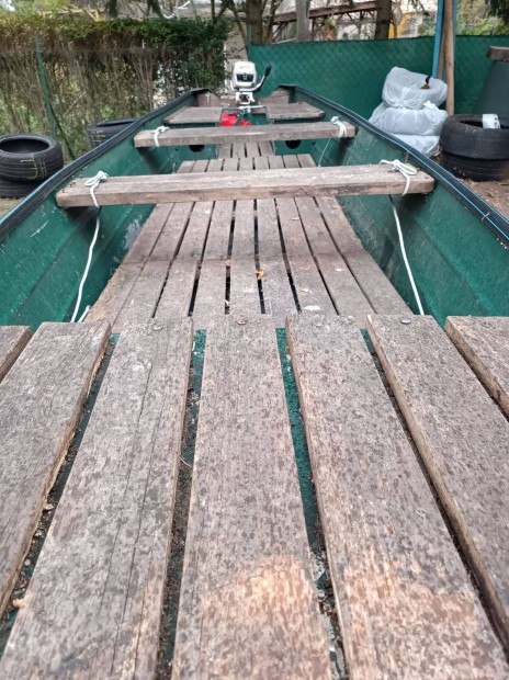 V�ci 6 m�teres, laposalj�, alum�nium ladik, 6 LE Johnson motorral