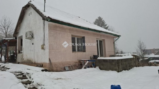 V�ckis�jfalui elad� 82 nm-es h�z