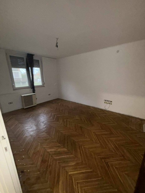 V�con lak�s elad�!