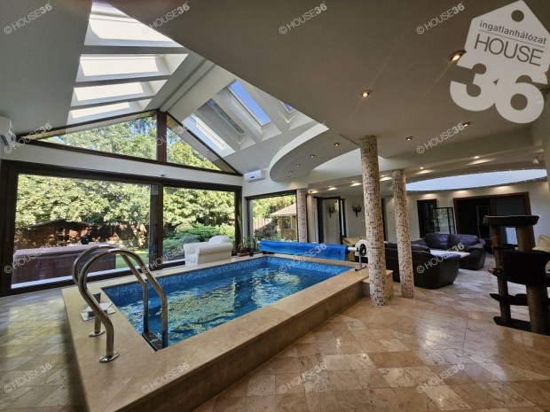 Vacsik�zben luxus csal�di h�z dupla telken elad�!