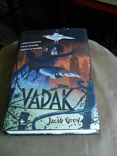 Vadak Jakob Grey 300 oldal