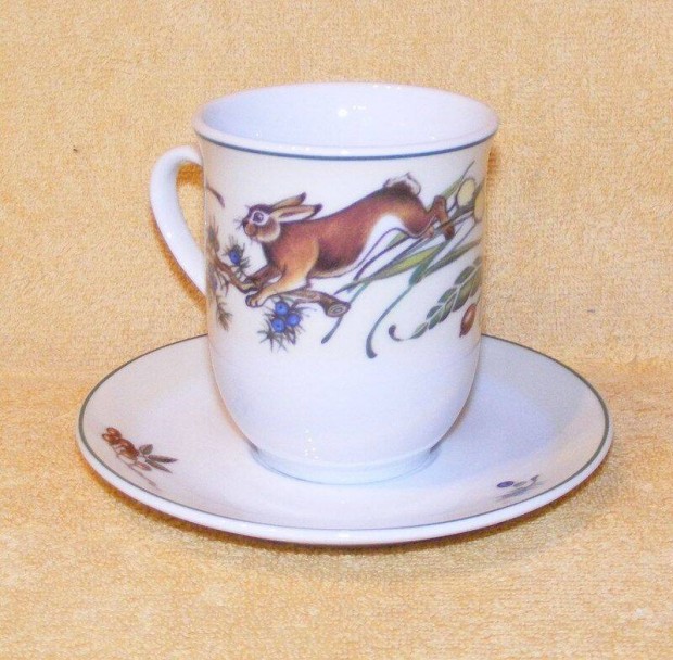 Vadállatos porcelán bögre és tányér