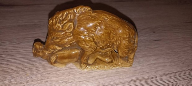 Vadászjelenetes kerámia figura 11x6cm