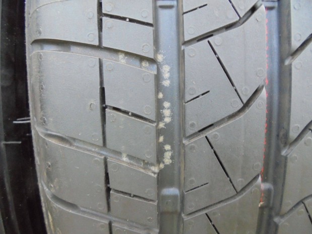 Vadi j Bridgestone 215/65 R16 C 3 ves nyri gumi elad