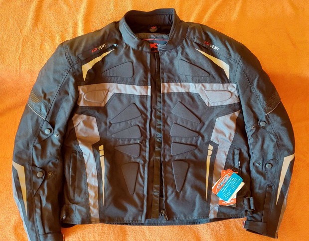 Vadonat �j kord�ra motoros dzseki