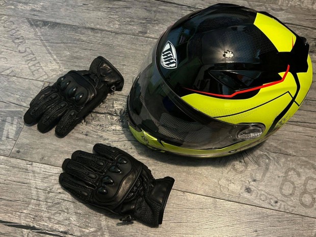 Vadonat �j motoros sisak �s keszty� elad�