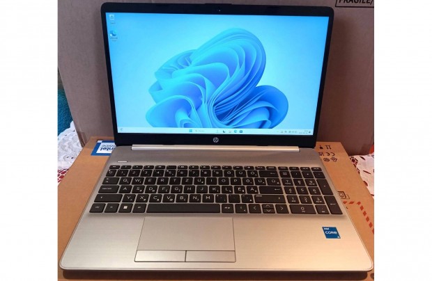 Vadonatúj 15" HP laptop, Core i5, 32 GB RAM, 2 TB SSD, WIN11, 2év gari