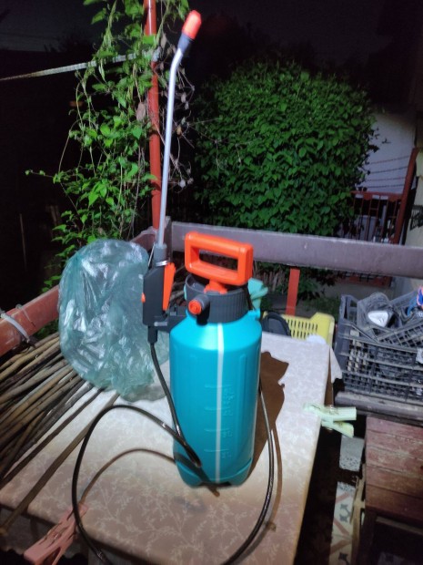 Vadonatúj 5 literes Gardena permetező