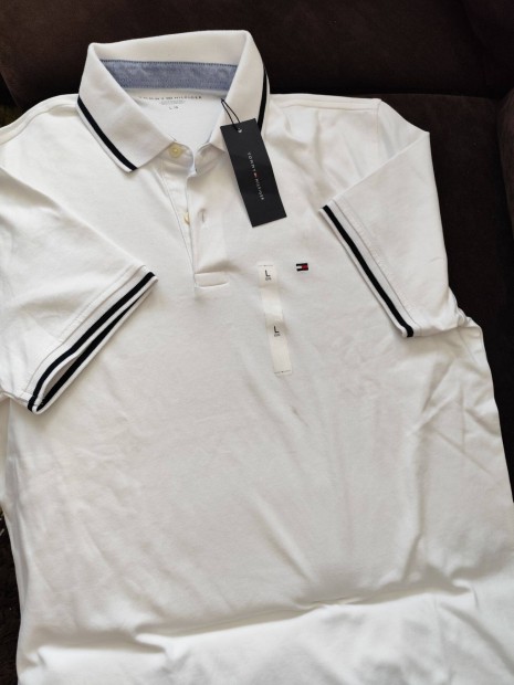 Vadonatúj L-es méretű Tommy Hilfiger férfi póló eladó