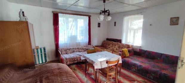 V�g�shuta telep�l�sen elad� csal�di h�z