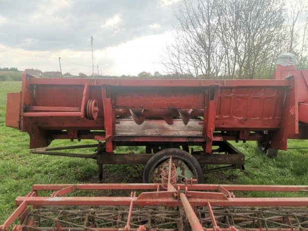 V�g�asztal kukorica Claas Mercator