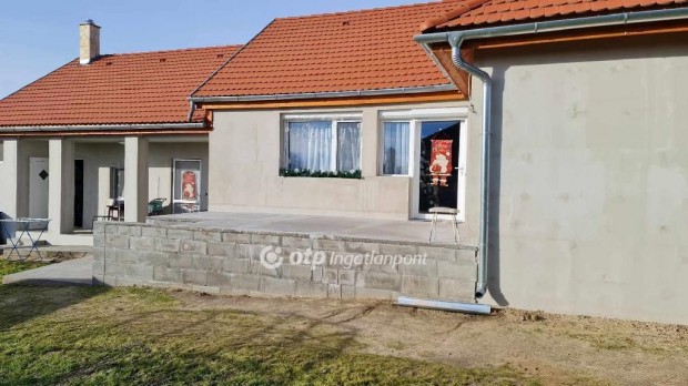 Vajtai 150 nm-es h�z elad�