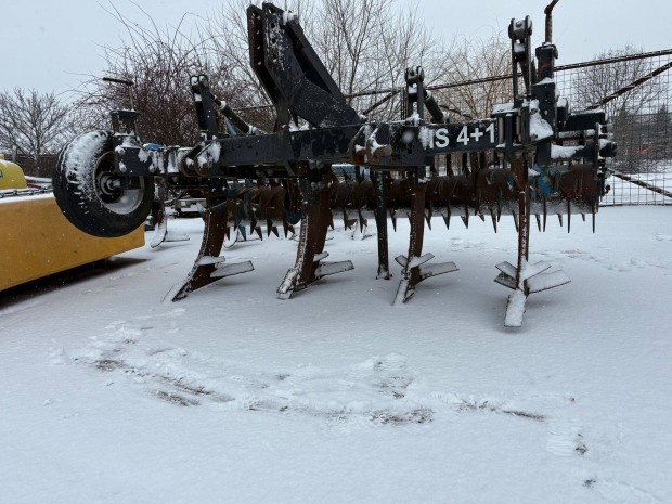 Vakond Is 4+1 talajlaz�t�,elmunk�l� hengerrel elad�